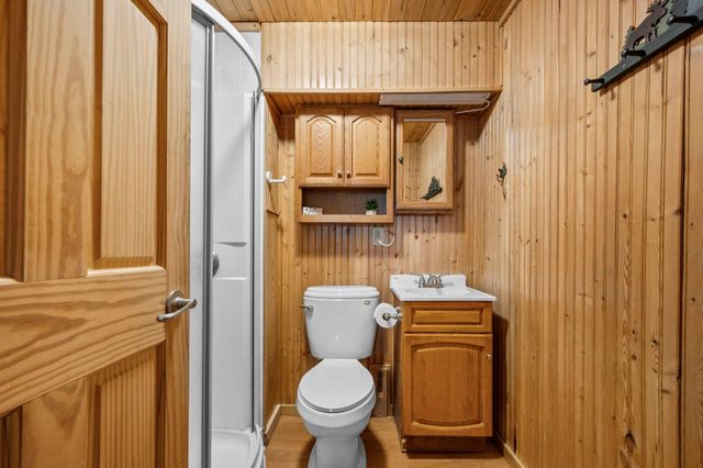 212 4th Avenue NE, Cambridge, MN 55008