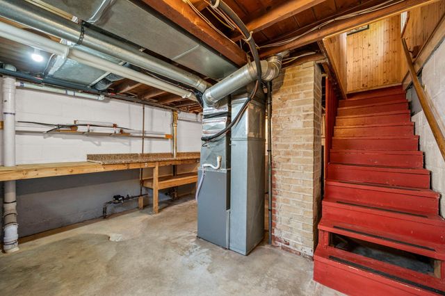 212 4th Avenue NE, Cambridge, MN 55008