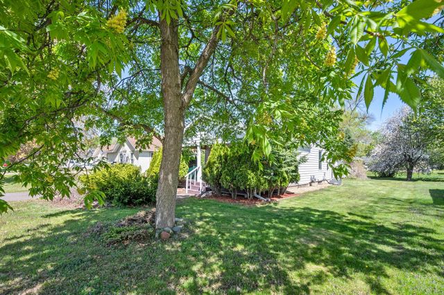 212 4th Avenue NE, Cambridge, MN 55008