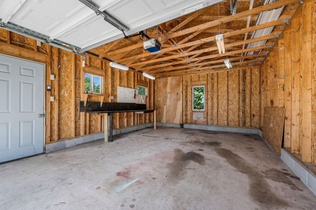 212 4th Avenue NE, Cambridge, MN 55008