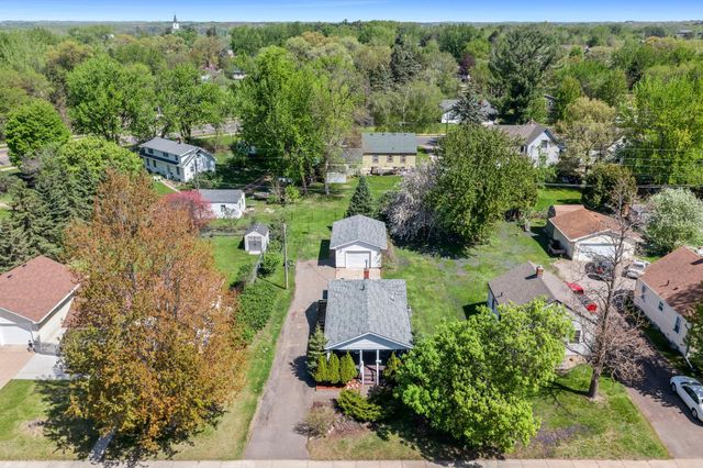 212 4th Avenue NE, Cambridge, MN 55008