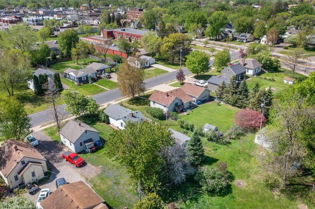 212 4th Avenue NE, Cambridge, MN 55008