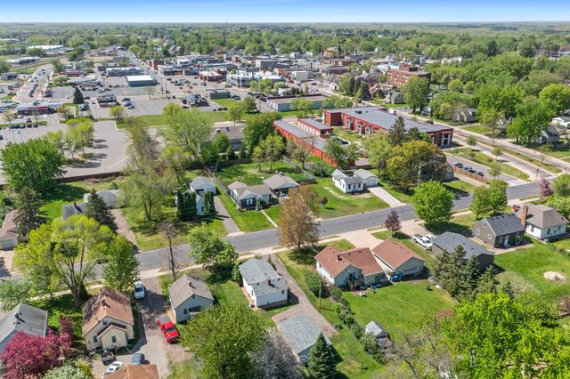 212 4th Avenue NE, Cambridge, MN 55008