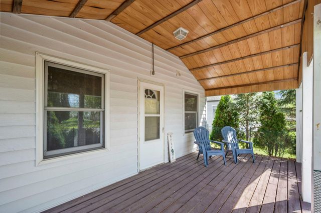 212 4th Avenue NE, Cambridge, MN 55008