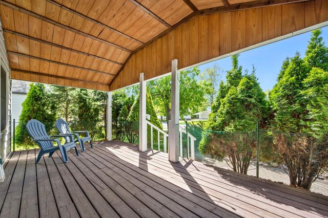 212 4th Avenue NE, Cambridge, MN 55008