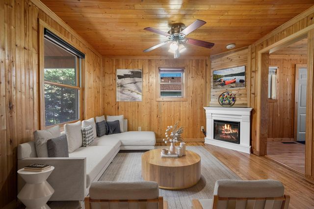 212 4th Avenue NE, Cambridge, MN 55008