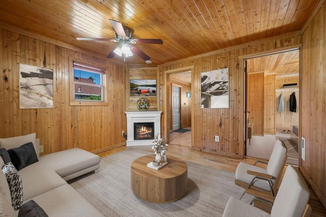 212 4th Avenue NE, Cambridge, MN 55008