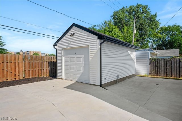 4232 Brookway Lane, Brooklyn, OH 44144