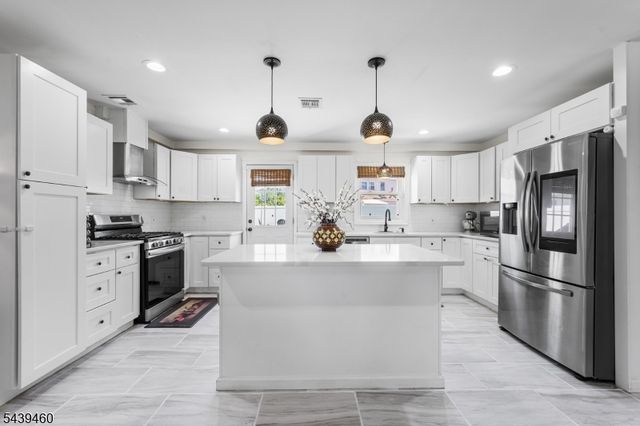 88 Leber Ave, Carteret Boro, NJ 07008