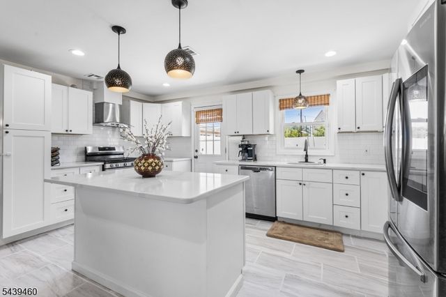 88 Leber Ave, Carteret Boro, NJ 07008