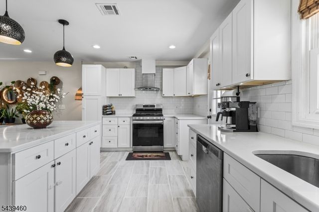 88 Leber Ave, Carteret Boro, NJ 07008