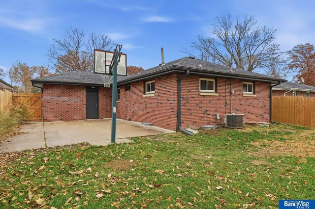 5445 Linden Street, Lincoln, NE 68516