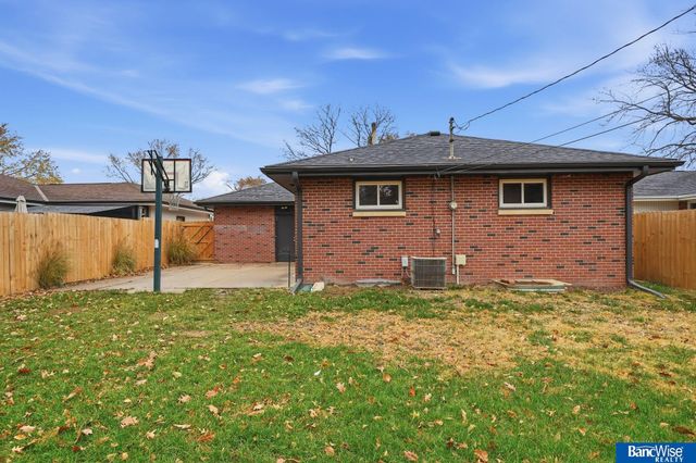 5445 Linden Street, Lincoln, NE 68516