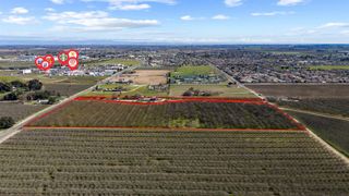 14127 Vinewood Ave, Livingston, CA 95334