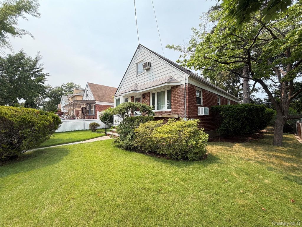 259-19 80th Avenue, Glen Oaks, NY 11004 — photo 4