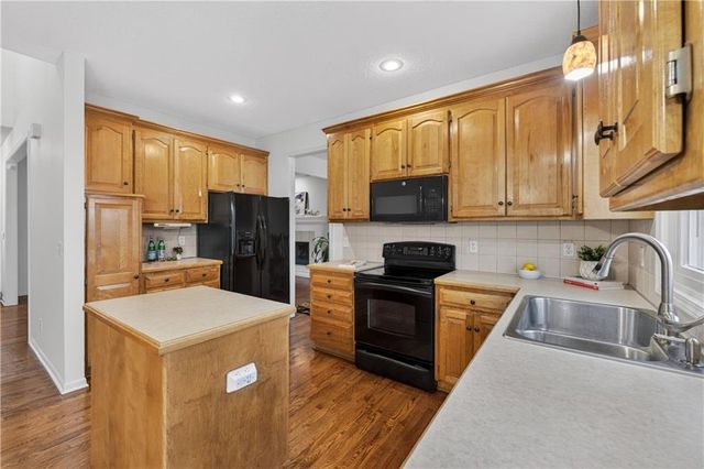 20729 S Barker Road, Spring Hill, KS 66083