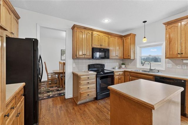 20729 S Barker Road, Spring Hill, KS 66083