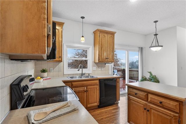 20729 S Barker Road, Spring Hill, KS 66083