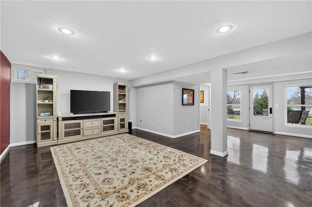 20729 S Barker Road, Spring Hill, KS 66083