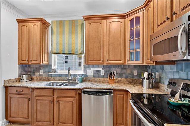 208 Ladyslipper Lane, Jamestown, NC 27282