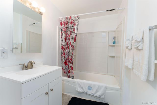 518 N LOCUST Street, Adrian, MI 49221