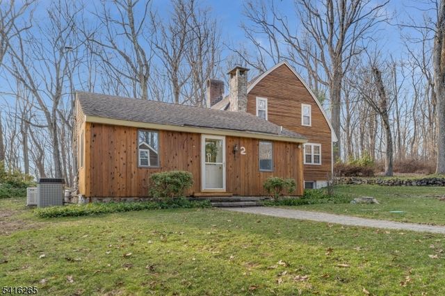 2 Driftway Dr, High Bridge Boro, NJ 08829