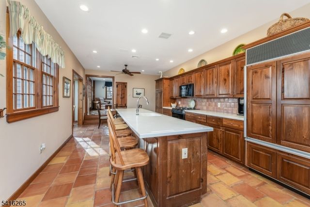 2 Driftway Dr, High Bridge Boro, NJ 08829