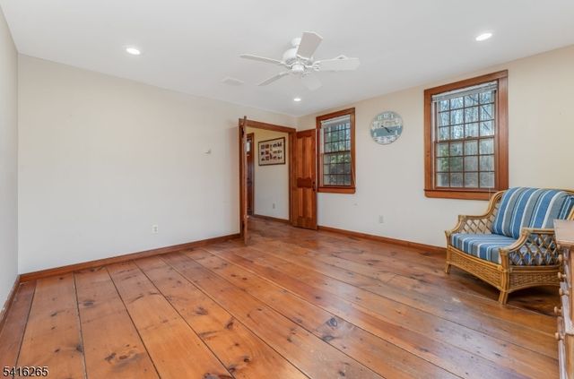 2 Driftway Dr, High Bridge Boro, NJ 08829