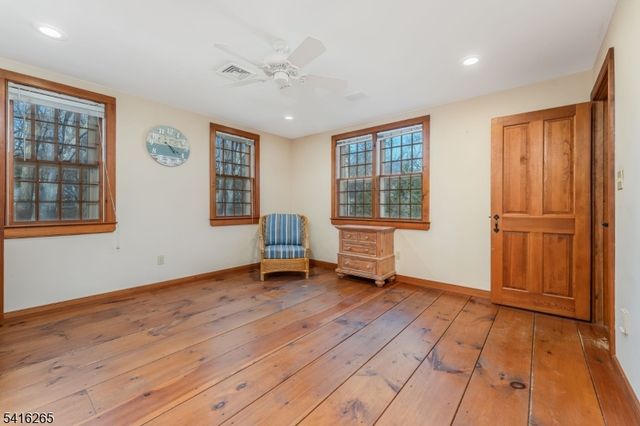 2 Driftway Dr, High Bridge Boro, NJ 08829