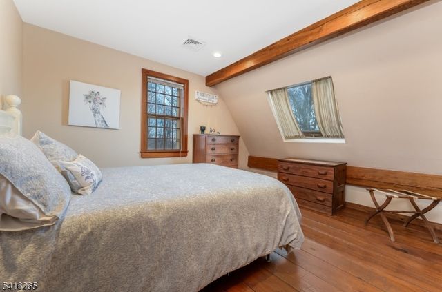 2 Driftway Dr, High Bridge Boro, NJ 08829