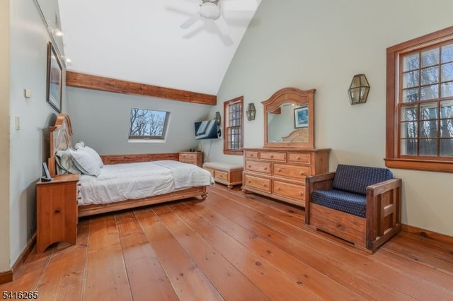 2 Driftway Dr, High Bridge Boro, NJ 08829