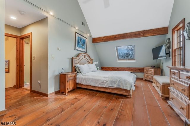 2 Driftway Dr, High Bridge Boro, NJ 08829