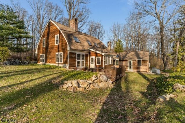 2 Driftway Dr, High Bridge Boro, NJ 08829