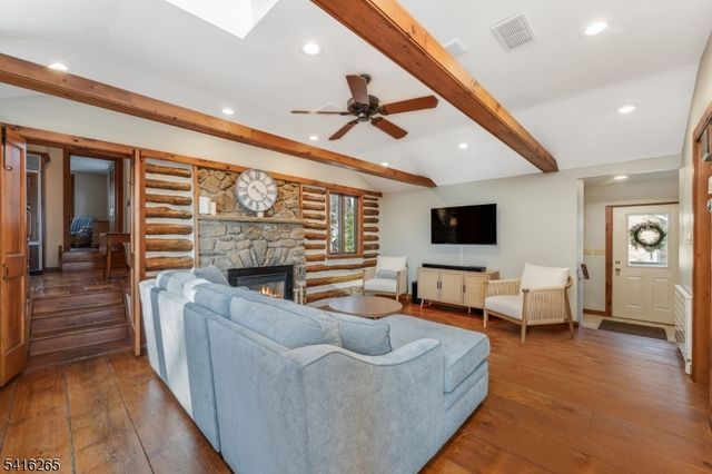 2 Driftway Dr, High Bridge Boro, NJ 08829