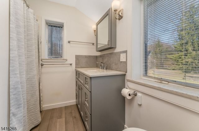 2 Driftway Dr, High Bridge Boro, NJ 08829