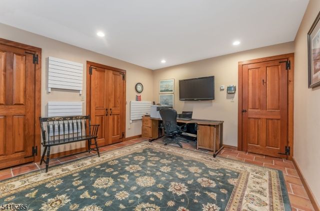 2 Driftway Dr, High Bridge Boro, NJ 08829