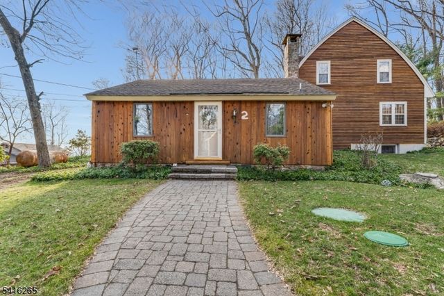 2 Driftway Dr, High Bridge Boro, NJ 08829