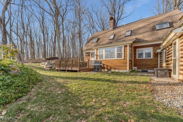 2 Driftway Dr, High Bridge Boro, NJ 08829