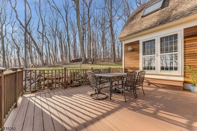 2 Driftway Dr, High Bridge Boro, NJ 08829