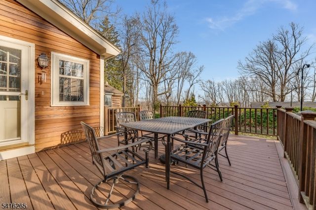 2 Driftway Dr, High Bridge Boro, NJ 08829