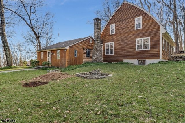 2 Driftway Dr, High Bridge Boro, NJ 08829