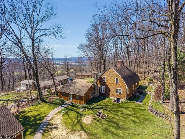 2 Driftway Dr, High Bridge Boro, NJ 08829
