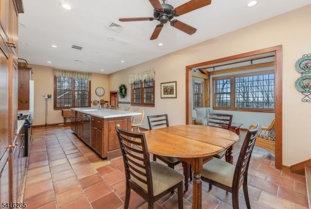 2 Driftway Dr, High Bridge Boro, NJ 08829