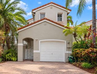 1601 Yellowheart Way, Hollywood, FL 33019