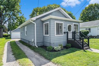 305 Center Street, Holly, MI 48442