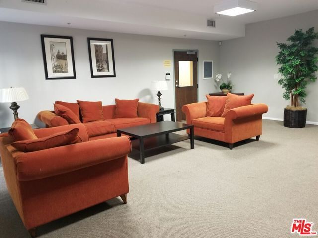 13941 Sherman Way 204, Van Nuys (los Angeles), CA 91405