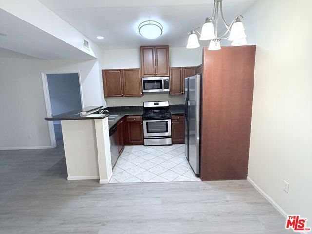 13941 Sherman Way 204, Van Nuys (los Angeles), CA 91405