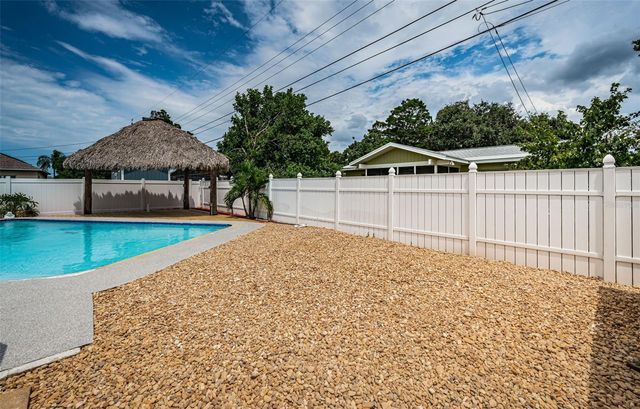 1039 MADISON STREET, Largo, FL 33770