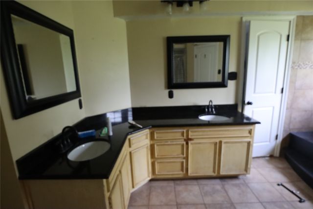 100 Thousand Oaks Lane, Joshua, TX 76058