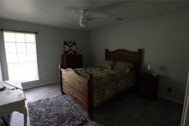 100 Thousand Oaks Lane, Joshua, TX 76058